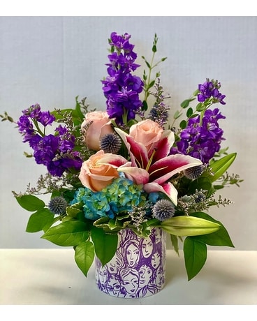 Strong and Chic Bouquet Flower Arrangement