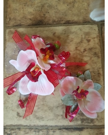 Pink Silk w/Bout Flower Arrangement