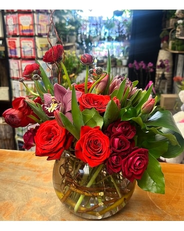 Red blooms Flower Arrangement