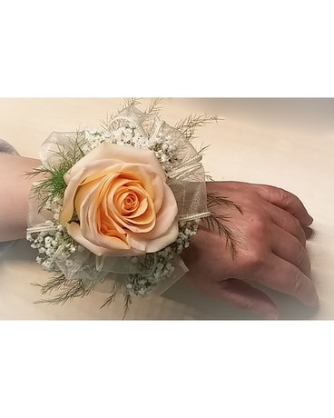 Perfect Peach wristlet Corsage