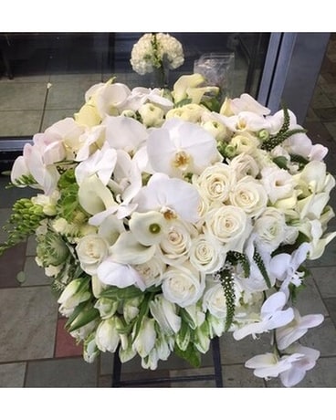 Dramatic Beauty Flower Arrangement