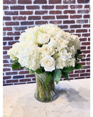 Pearly White Flower Arrangement