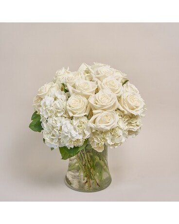 Pearly White Flower Arrangement