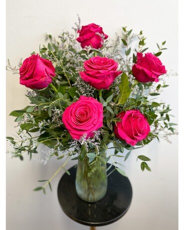 Classic Half Dozen Roses Flower Arrangement
