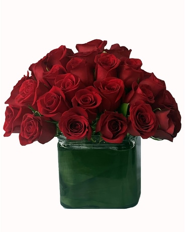 Modern Rose Design in Leaf-Lined Cube Flower Arrangement