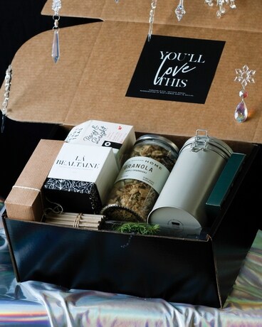 Send Home for the Holidays // Nationwide Shipping Gift Basket