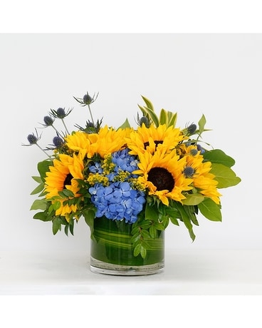 Strength Vase Design &  Sign-In Flower Arrangement