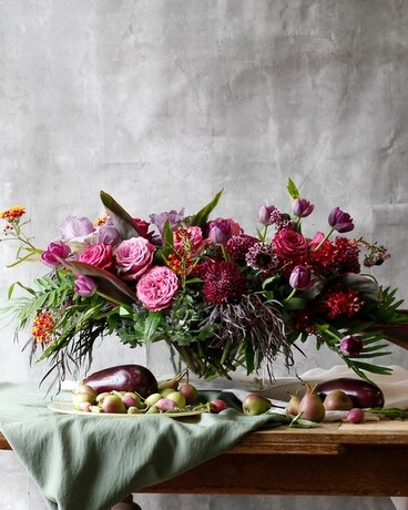 Dark & Stormy Sangria // Centerpiece in Vase Flower Arrangement