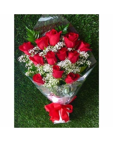 Graduation Presentation - 12 Red Roses Flower Arrangement
