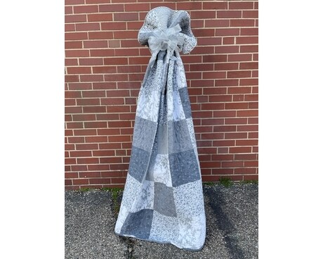 Quilt on Easel w/ Bow Flower Arrangement