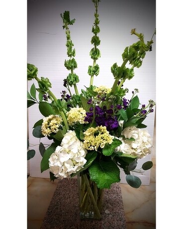 IRISH LINEN Flower Arrangement