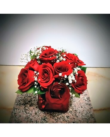 SHORT BUT SWEET Flower Arrangement